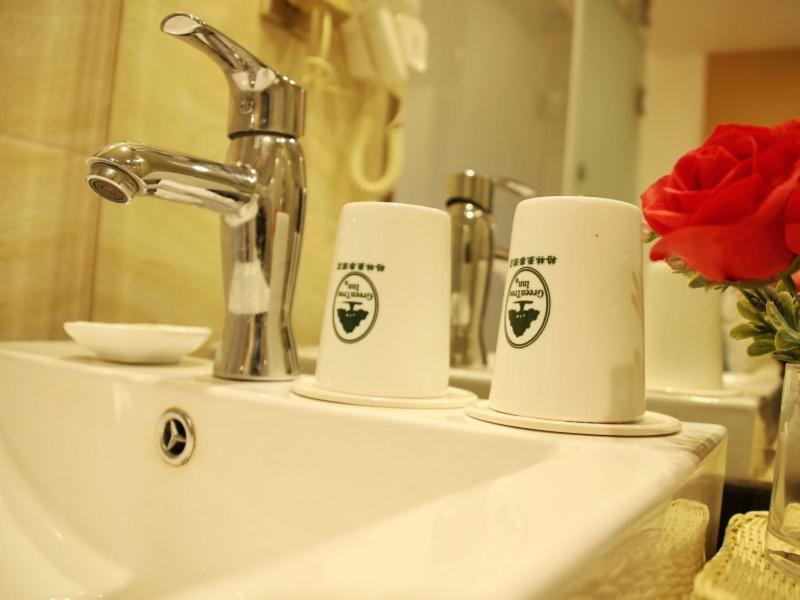 Greentree Inn Zhejiang Ningbo South Railway Station Express Hotel מראה חיצוני תמונה