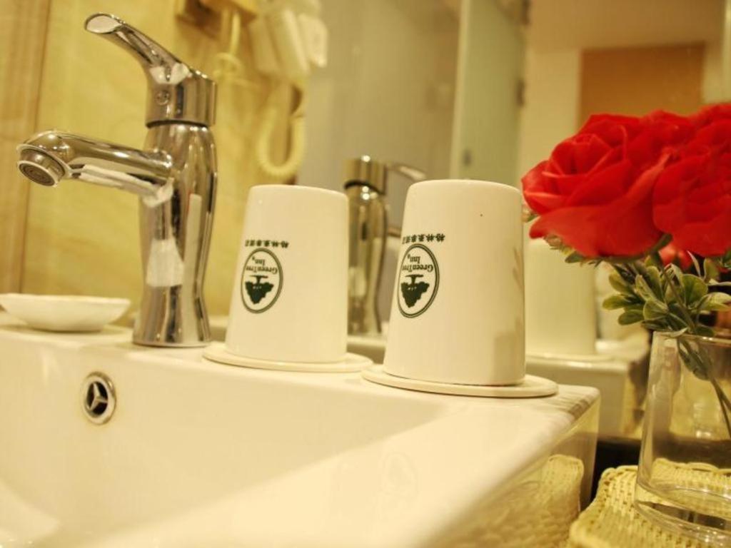 Greentree Inn Zhejiang Ningbo South Railway Station Express Hotel מראה חיצוני תמונה