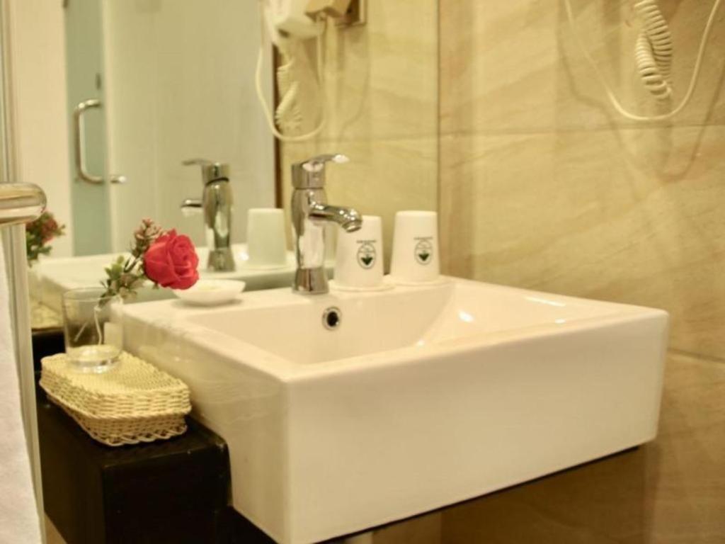 Greentree Inn Zhejiang Ningbo South Railway Station Express Hotel מראה חיצוני תמונה